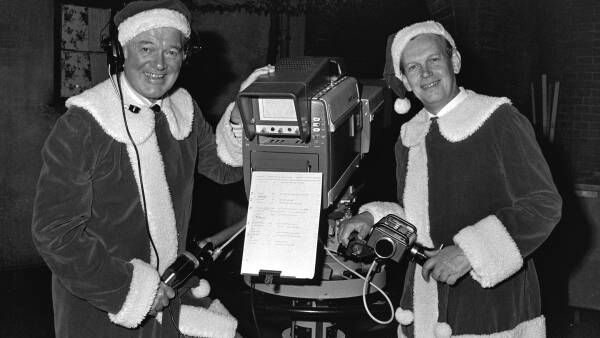 Her et foto fra DR's arkiver
Otto og Jørn står ved frankeringsmaskinen i programmet MORGENNISSERNE. Hvor deltagerne via overfrankering på breve deltog i konkurrencer om f.eks, et TV Overskuddet gik til Radiohjælpefonden som hjalp ældre og handicappede med en radio eller TV
Programmet kørte først i radioen og senere også i TV fra 1969 til 1996.
Otto var makker med Jørn i 1986 , hvor fotoet formentlig stammer fra, da det var det eneste program som også blev sendt i TV. Flere andre optrådte gennem årene i programmet som værter: Gunnar NU, Arne Myggen, Arne Honoré, Michael Bundesen, Claus Walter og Hans Otto Bisgaard.
